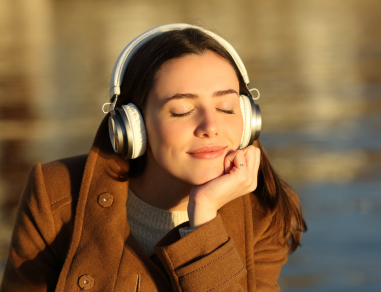 Como ouvir músicas grátis e sem internet