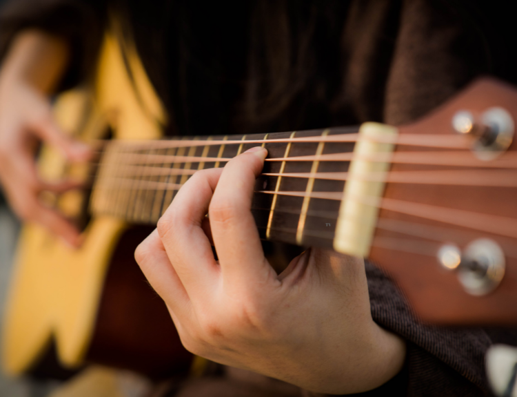 Aplicativos para aprender a tocar violão